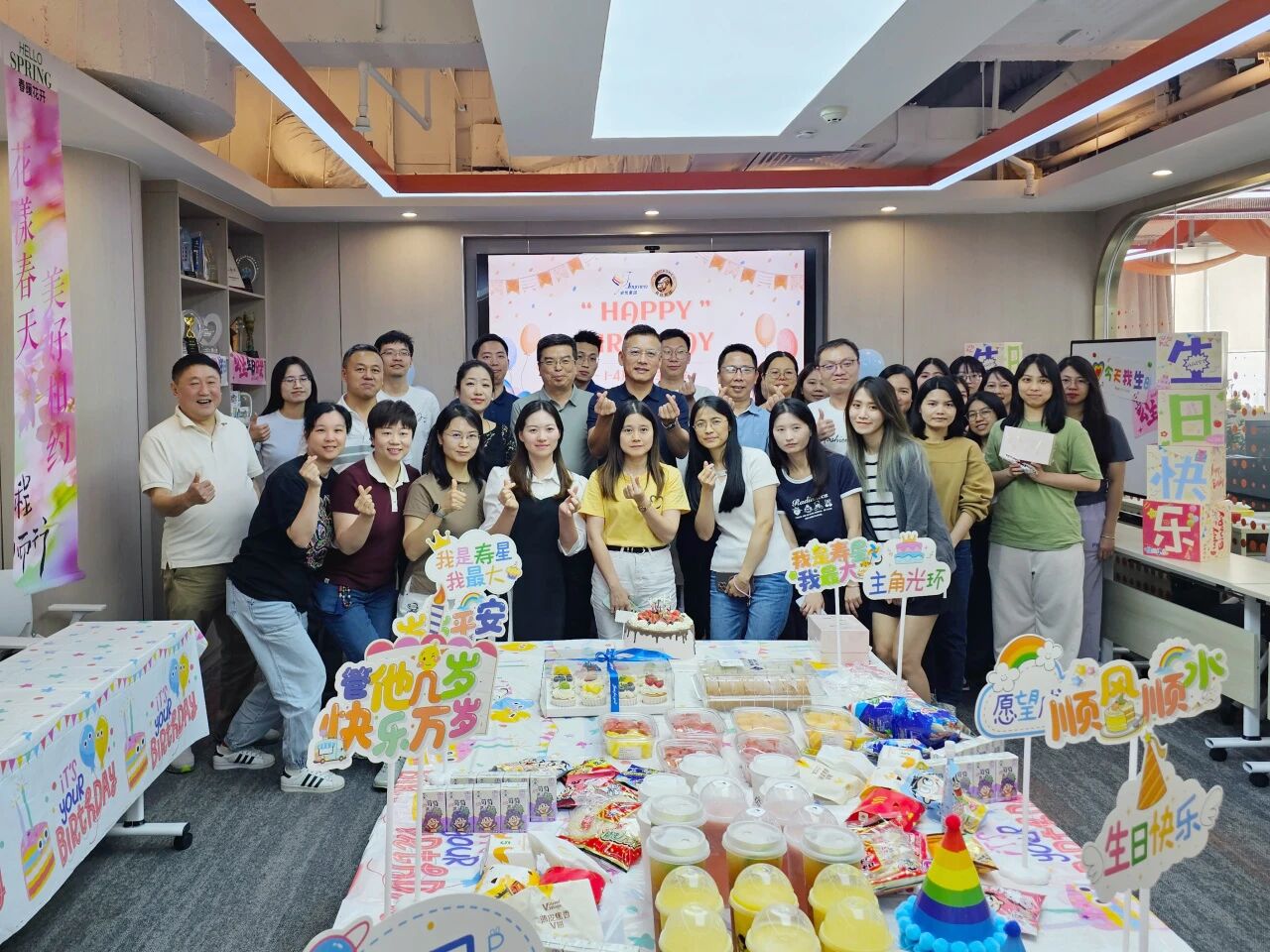 卓悦&荟选猩球第一季度员工生日会｜春和景明，共庆生辰